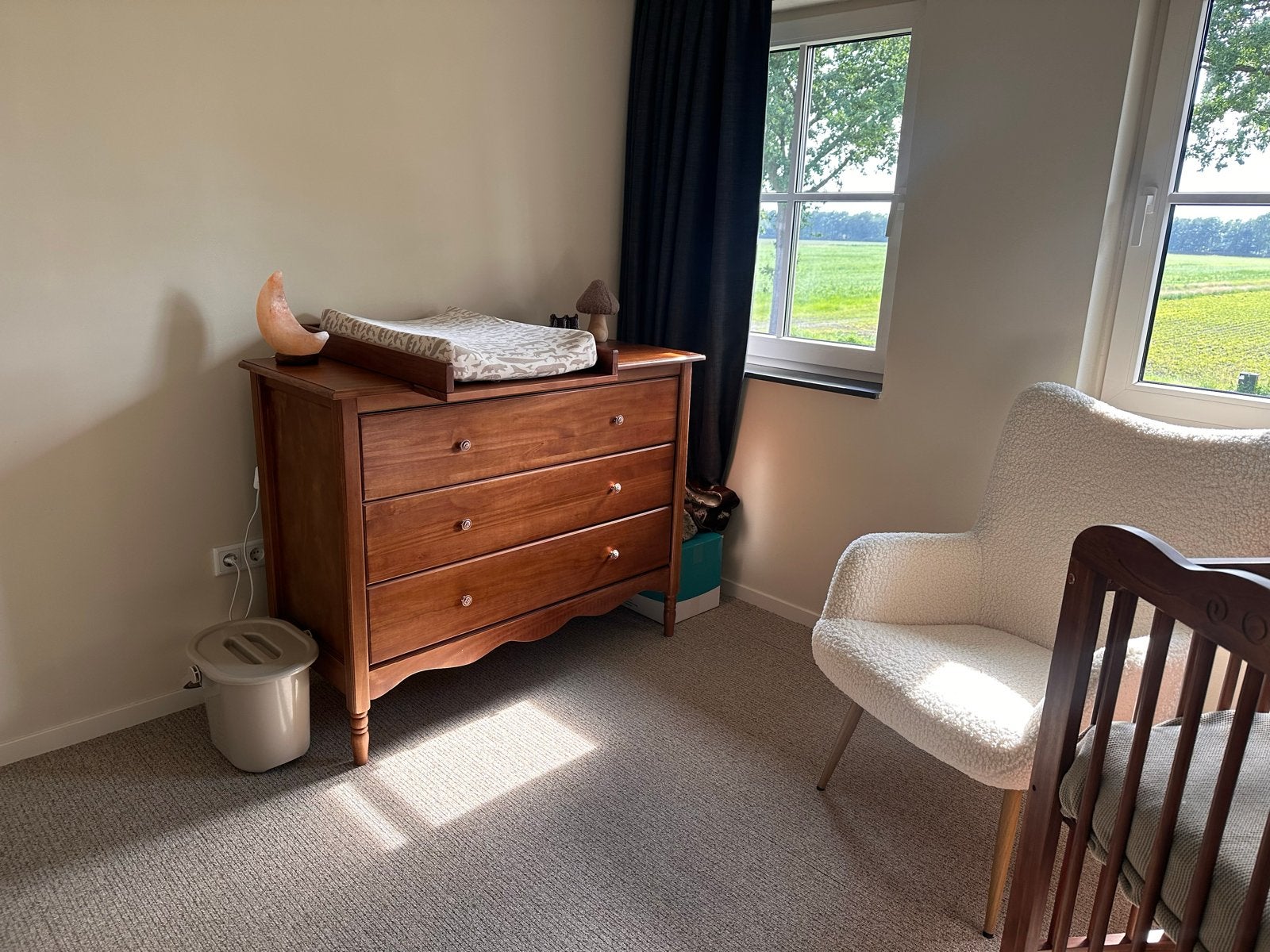 Hola bb babykamer: commode en ledikant, Kinderen en Baby's, Ophalen, 50 tot 70 cm, Nieuw, 100 cm of meer