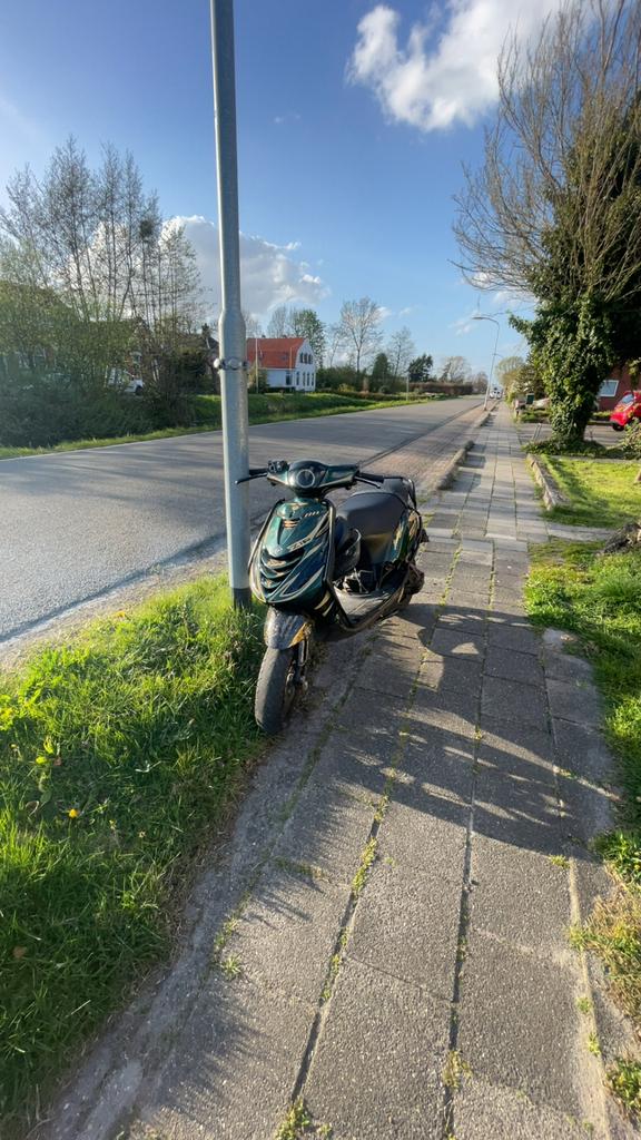 Zip 183 st2 brom, Fietsen en Brommers, Brommers | Tomos, Ophalen, Overige modellen, Maximaal 45 km/u, Zo goed als nieuw