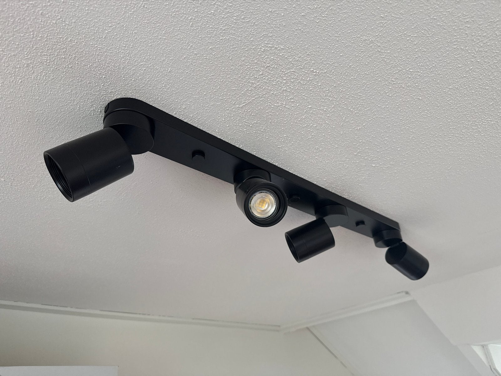 Ikea Nymane spot zwart, nieuw in doos, Huis en Inrichting, Ophalen, Nieuw, Geschikt voor plafondmontage, Metaal