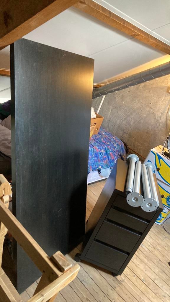 In hoogte verstelbaar Ikea bureau met ladenblok op wieltjes, Ophalen, Zwart, Gebruikt, Hout