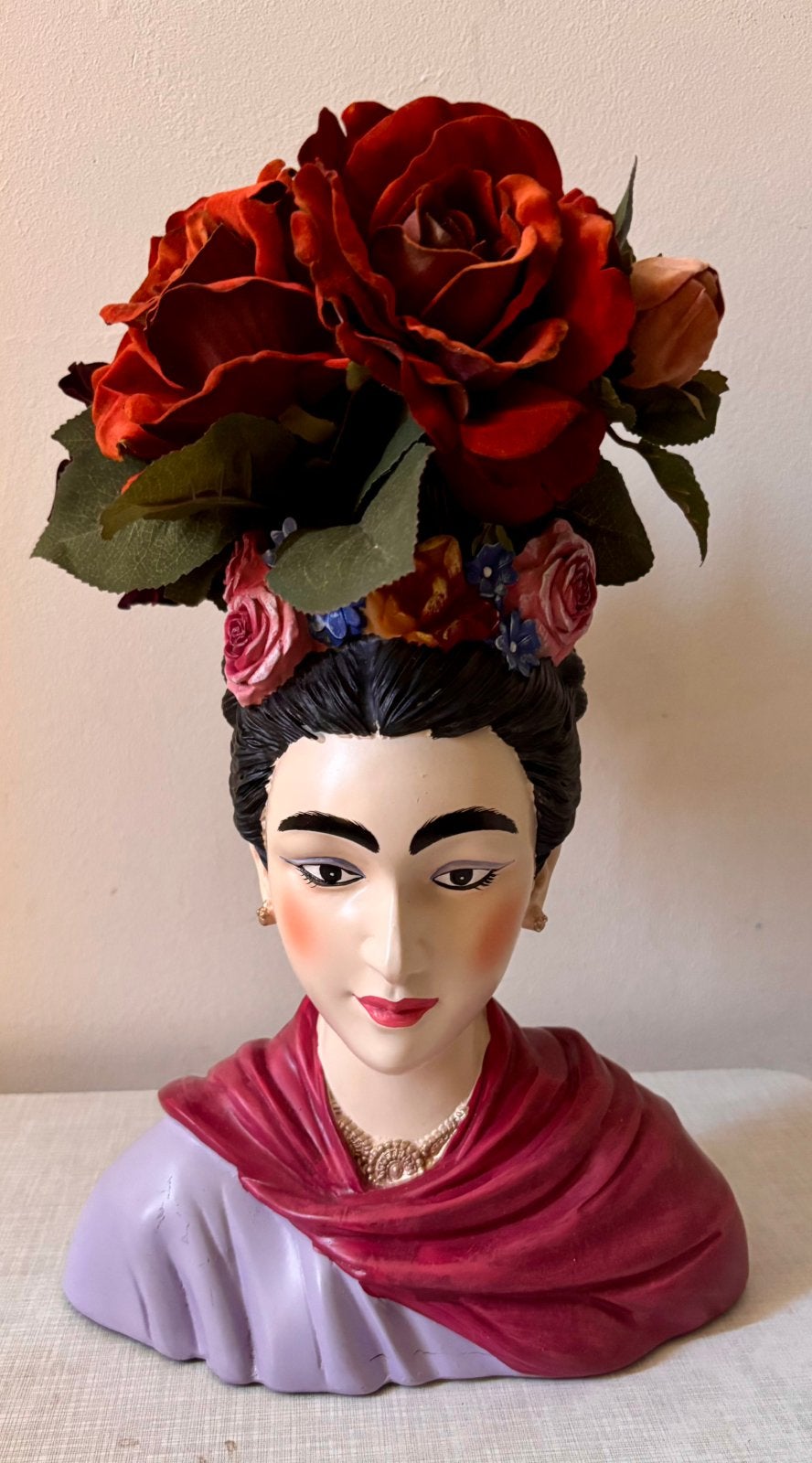 Kleurrijk decoratief borstbeeld van Frida Kahlo, Huis en Inrichting, Woonaccessoires | Vazen, Ophalen of Verzenden, Zo goed als nieuw