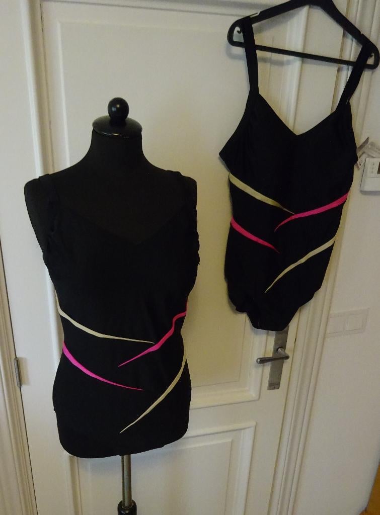 NIEUW Maat 50 Badpak Zwart met Rose en beige strepen, Kleding | Dames, Badmode en Zwemkleding, Nickey Nobel., Zwart, Nieuw, Badpak