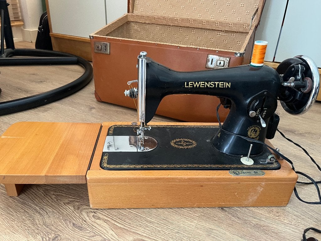Werkende Vintage Lewenstein Naaimachine Type 150 (compleet), Ophalen