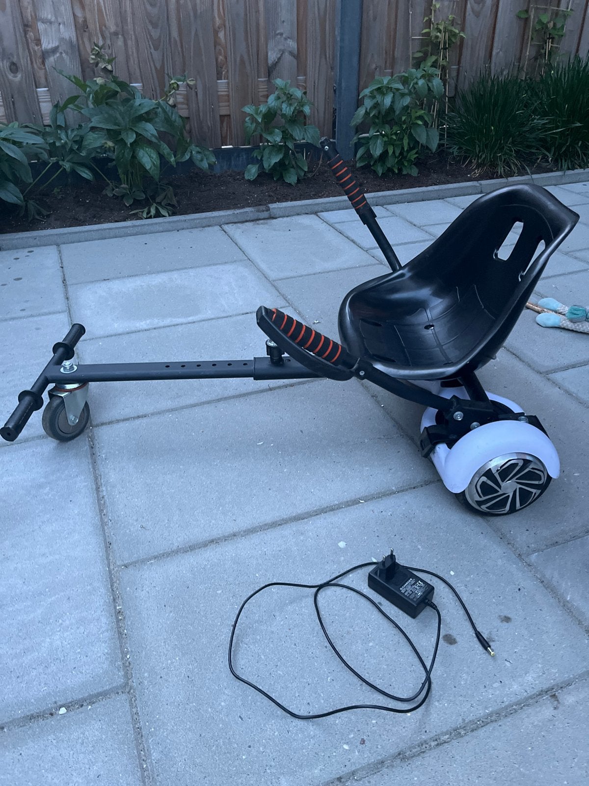 Hoverboard met zitje en oplader - Denver, Ophalen, Zo goed als nieuw, Elektrische step (E-scooter)