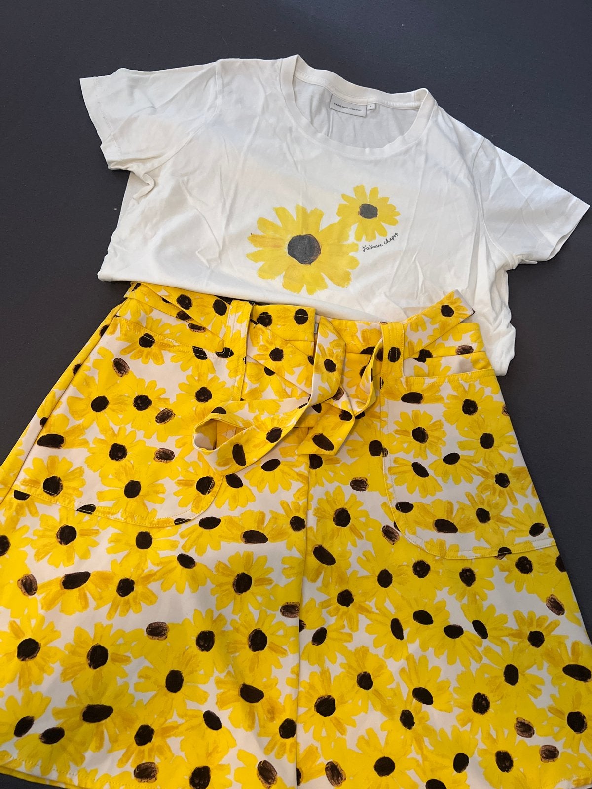Fabienne Chapot Zonnebloem Set: Rok en T-shirt, Ophalen of Verzenden, Zo goed als nieuw, Maat 38/40 (M), Geel