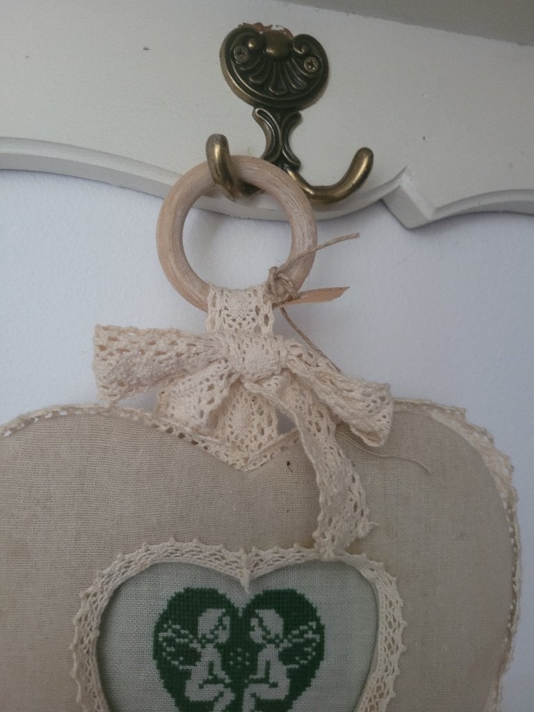 Vintage stoffen lijstje met handgeborduurde engeltjes, Ophalen of Verzenden
