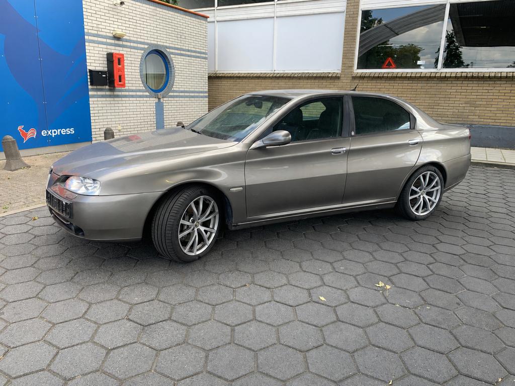Alfa Romeo 166 3.0 V6 AUT  Facelift ,leder ,org nl auto, Auto's, 1525 kg, Zwart, Bedrijf, Sedan