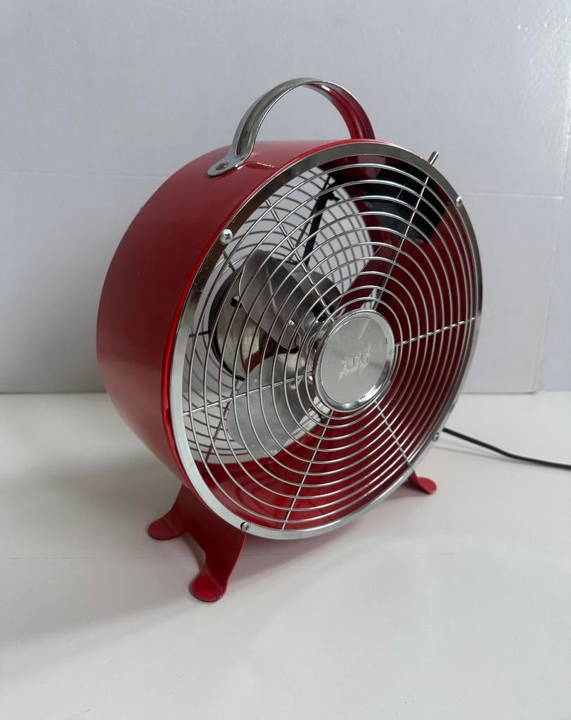 2x AEG rode retro design ventilatoren, diameter 26cm, Witgoed en Apparatuur, Ventilatoren, Ophalen of Verzenden, Tafelventilator