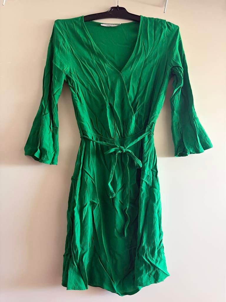 Mooie groene jurk van Costes studio maat 36 superstaat!, Kleding | Dames, Jurken, Zo goed als nieuw, Maat 36 (S), Groen, Ophalen of Verzenden