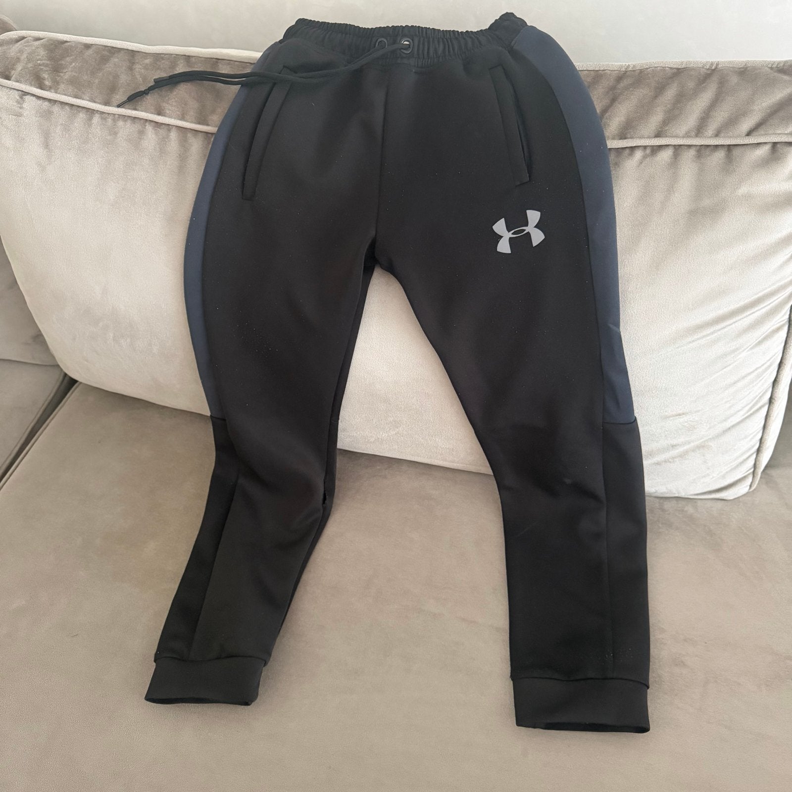 Mooi Under Armour trainingspak maat 140/146, Ophalen of Verzenden, Gebruikt, Jongen of Meisje, Setje