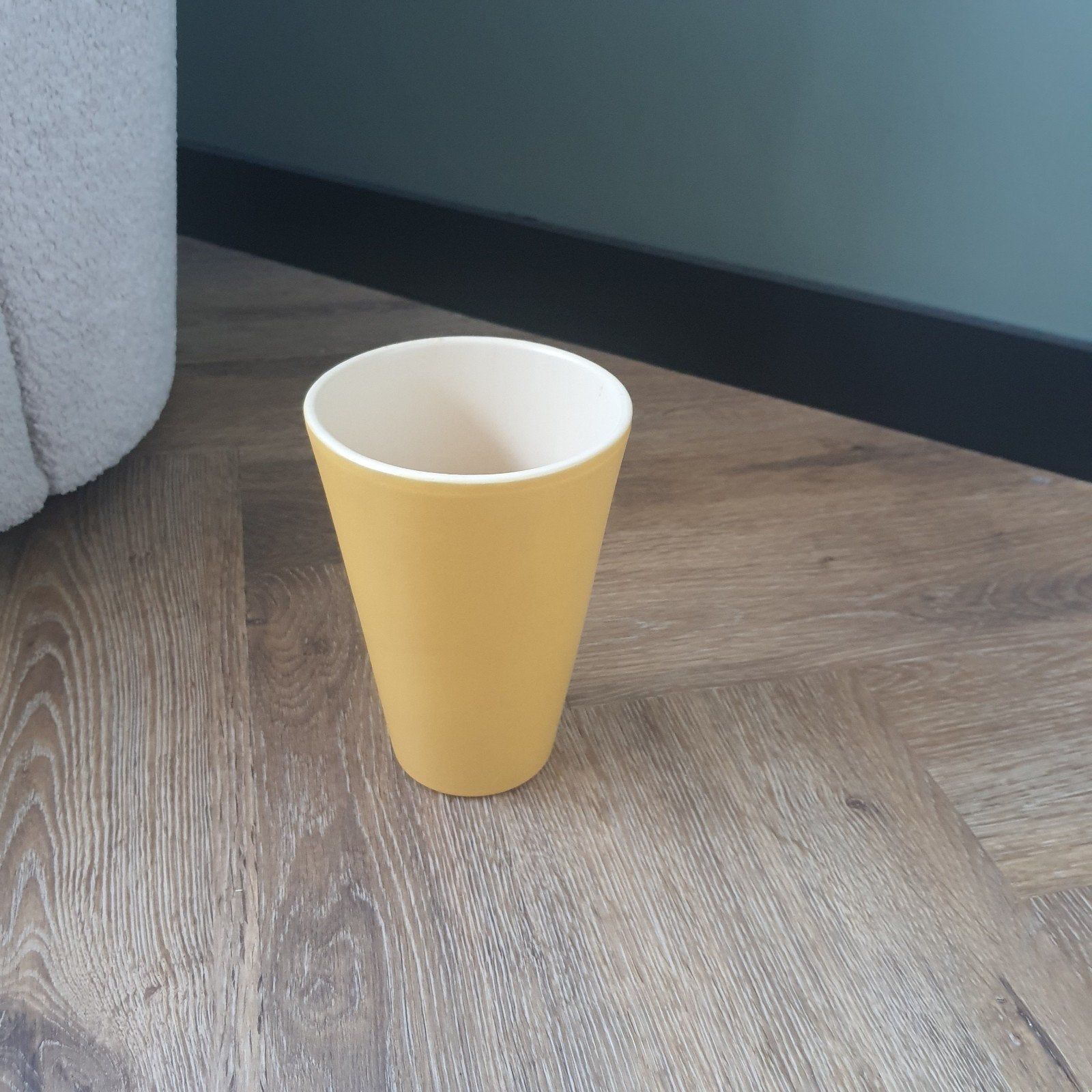 Mooie okergele bloempot/vaas, Ophalen, Rond, Binnen, Zo goed als nieuw