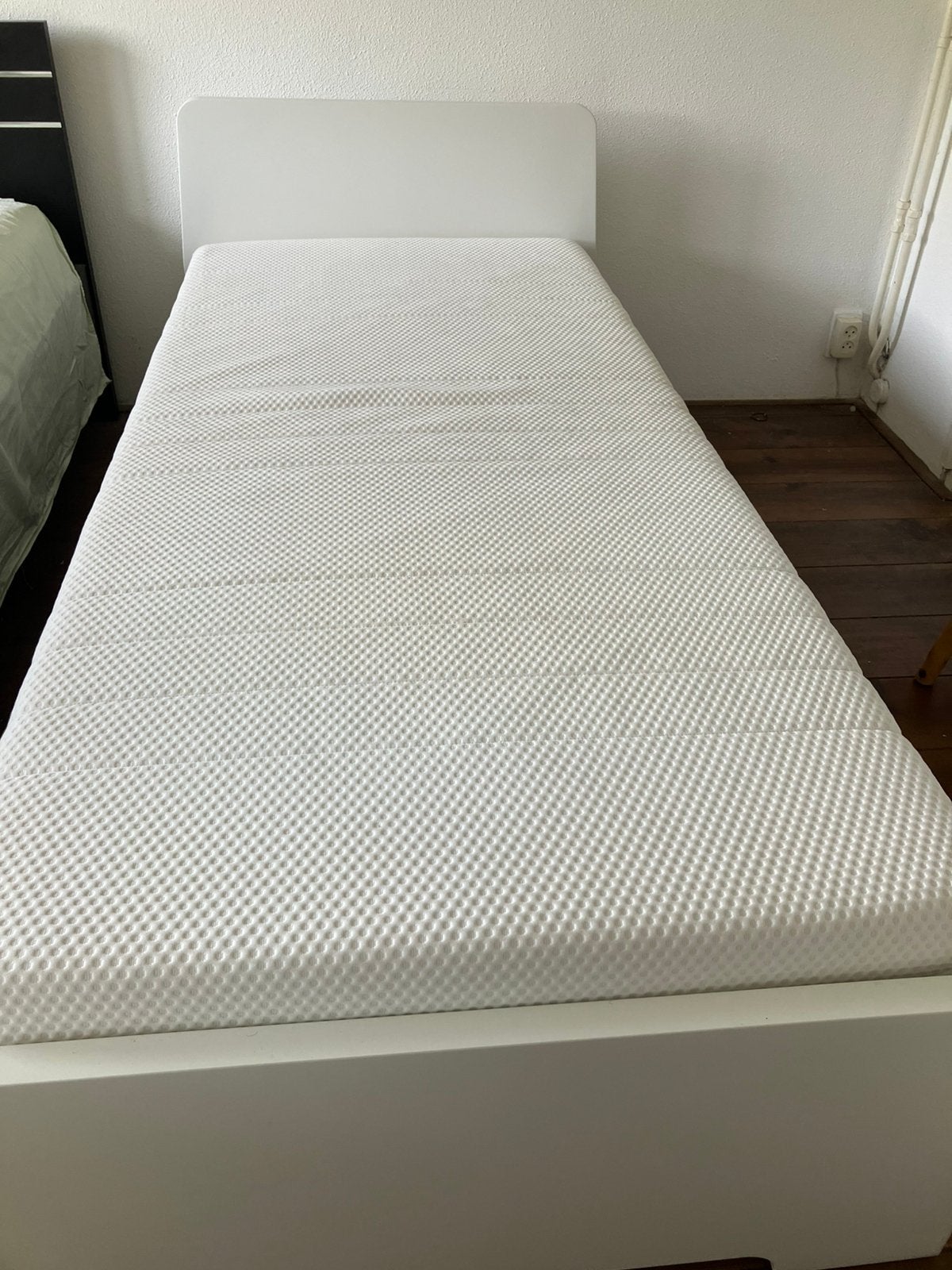 Ikea single bed with ikea mattress, Ophalen, 90 cm, Eenpersoons, Wit