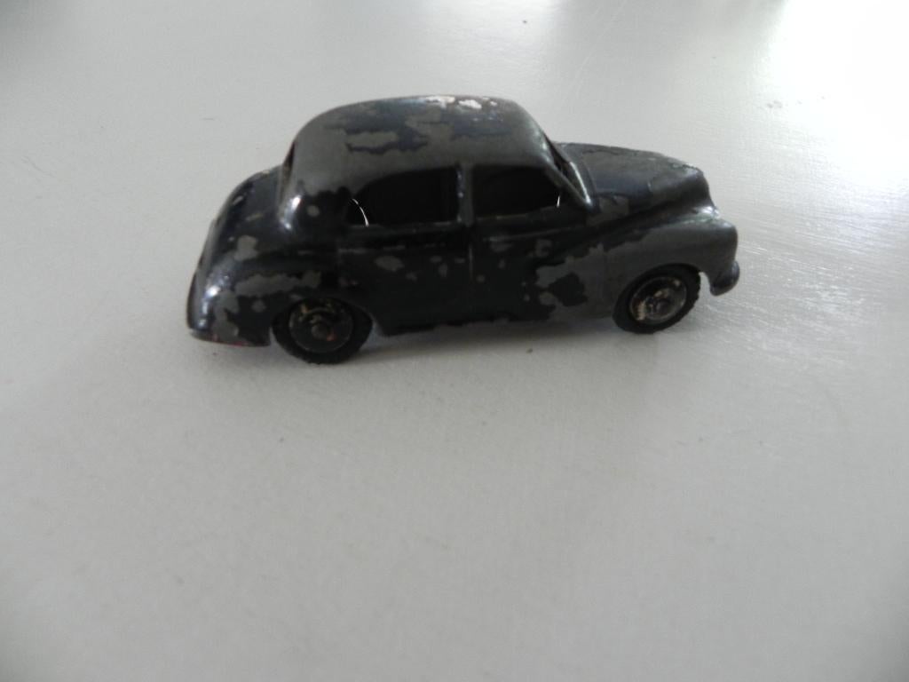 Morris Oxford van Dinky Toys by Meccano., Ophalen of Verzenden, Gebruikt, Auto, Dinky Toys