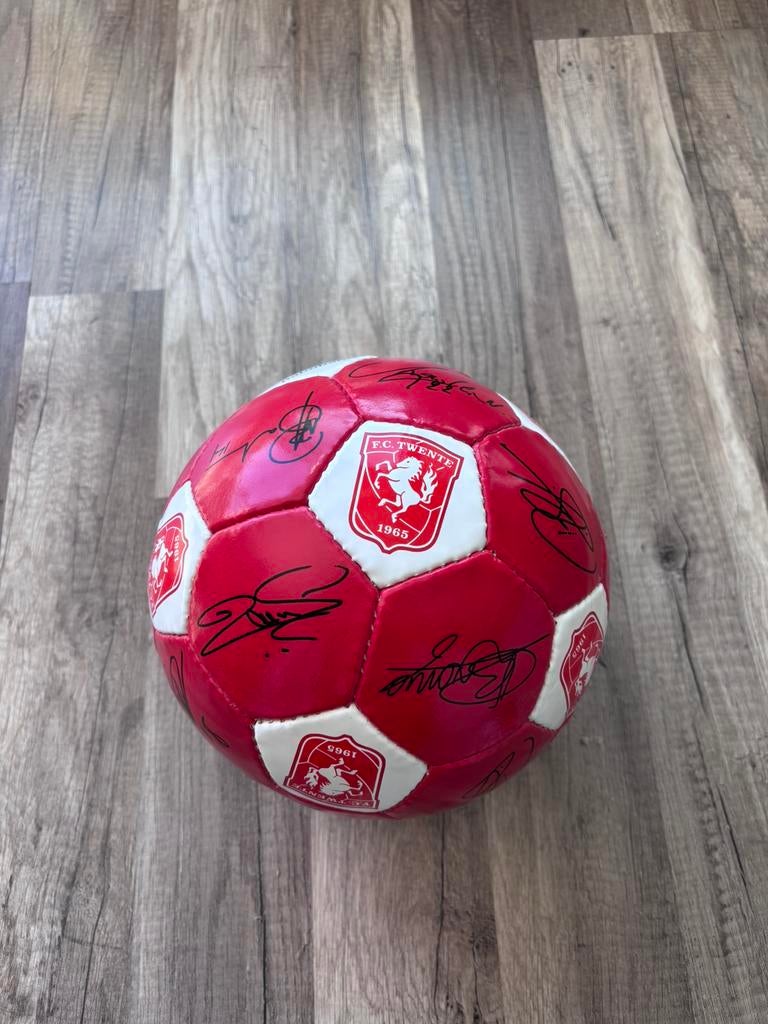 FC Twente bal met handtekeningen selectie 10/11, Maat XL, Ophalen, Zo goed als nieuw, Bal