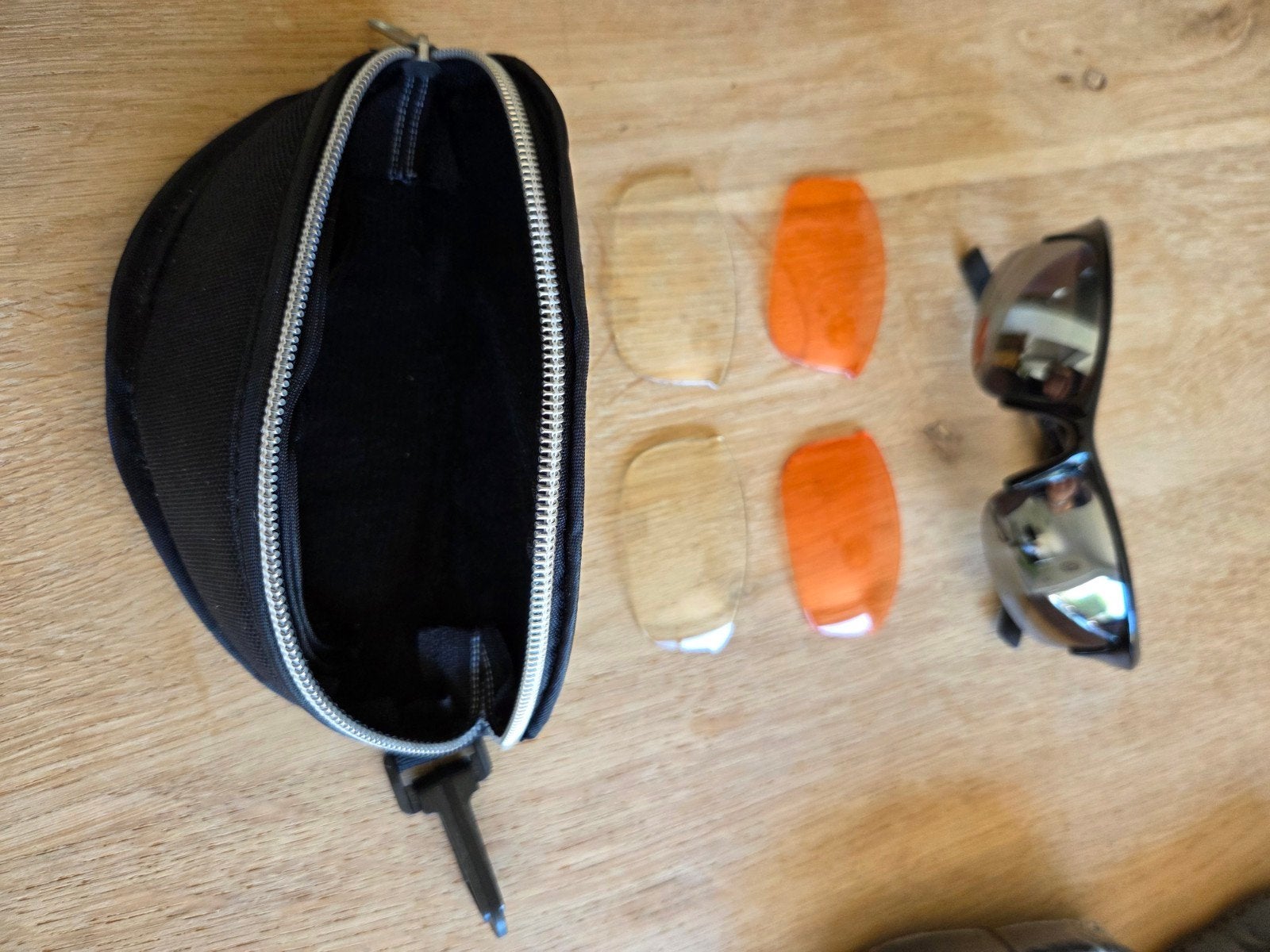 Zonnebril met verwisselbare glazen en etui, Ophalen of Verzenden
