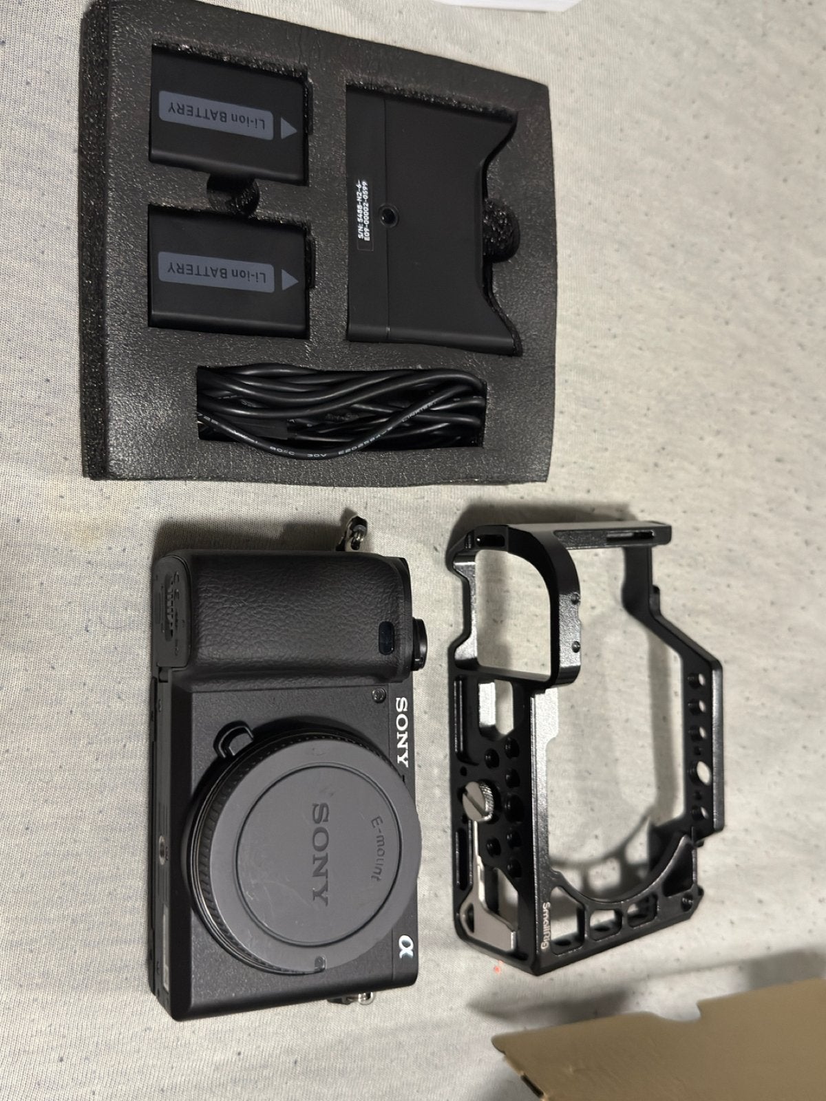 Sony a6400 met SmallRig cage 3 accus met garantie!!, Kantelbaar/draaibaar scherm, Ophalen of Verzenden, Zo goed als nieuw, 24 megapixels