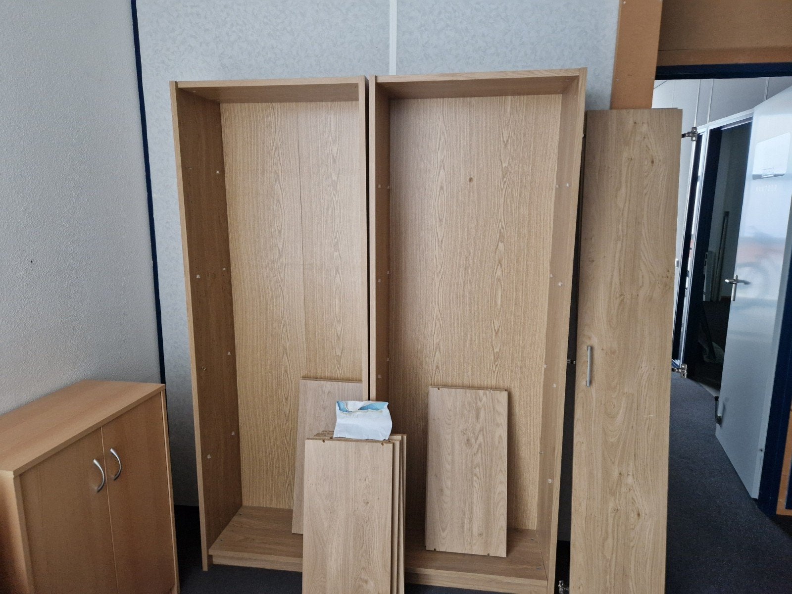 2 Leenbakker boekenkasten, 1 met deuren, 1 zonder, Ophalen, 50 tot 100 cm, 150 tot 200 cm, 25 tot 50 cm