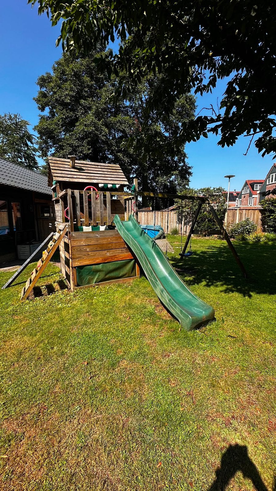 Houten speelhuis wicky; huisje, glijbaan, schommels, zandbak, Kinderen en Baby's, Speelgoed | Buiten | Speeltoestellen, Ophalen of Verzenden