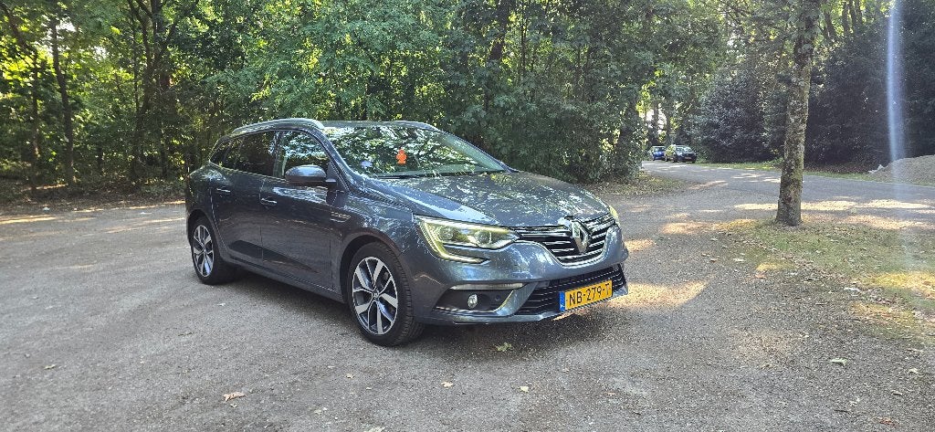 Renault Mégane 1.2 TCe Bose (2017) | CarPlay • Massagestoel, Voorwielaandrijving, 4 cilinders, Blauw, Leder en Stof