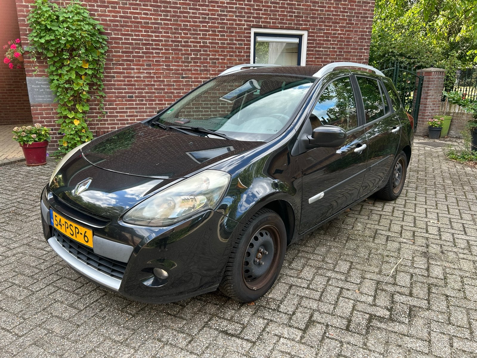 Renault Clio 1.2 16V 55KW Estate 2011 Zwart Airco+NW APK, Auto's, Renault, Voorwielaandrijving, 74 pk, Zwart, 4 cilinders