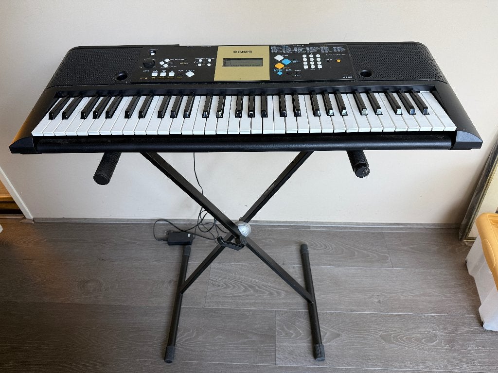 Yamaha YPT-220 Keyboard met onderstel en stroomadapter, Muziek en Instrumenten, Keyboards, Ophalen, Yamaha, Met standaard, 61 toetsen