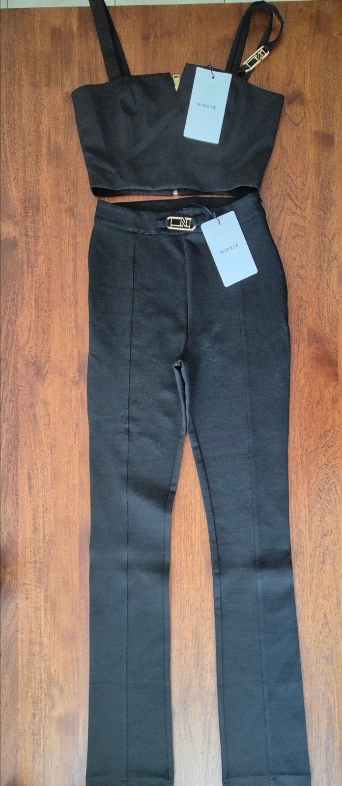 Nikkie zwarte broek en top set - Maat 36 (S), Verzenden, Zwart, Nieuw, Nikkie