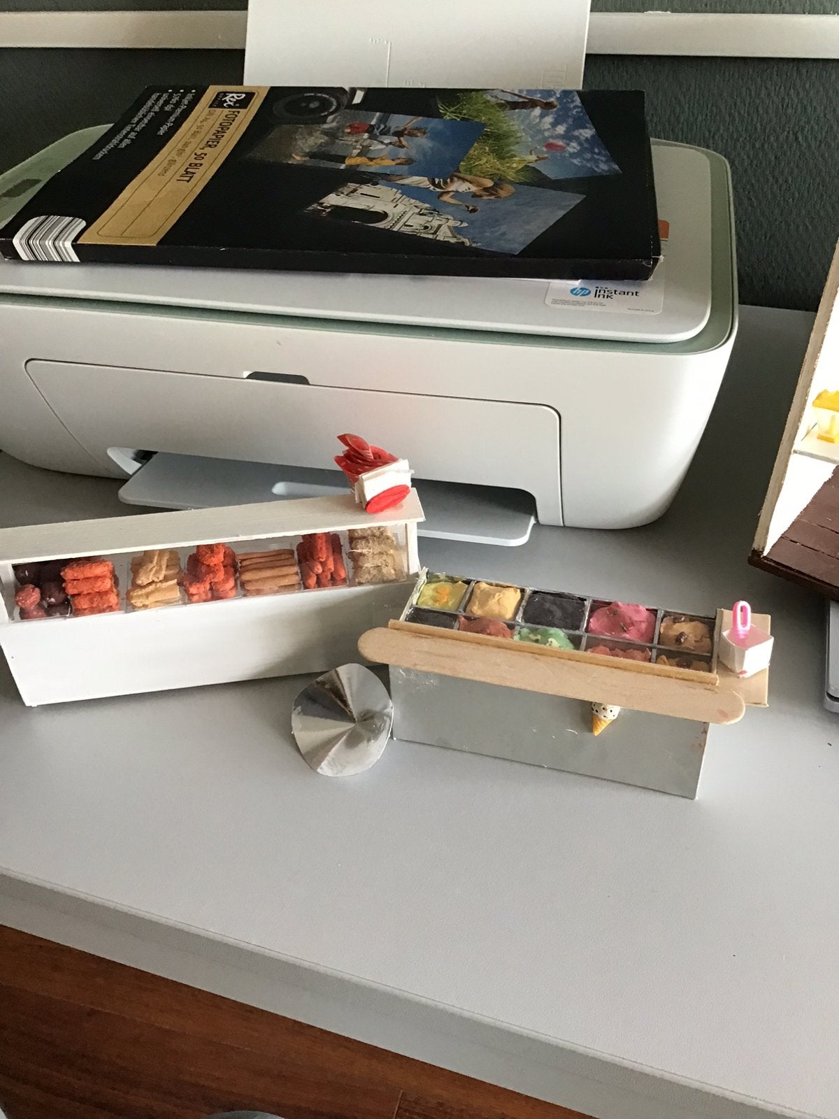 Toonbank met ijs en met frikandellen enz, Ophalen of Verzenden, Zo goed als nieuw, Poppenhuis