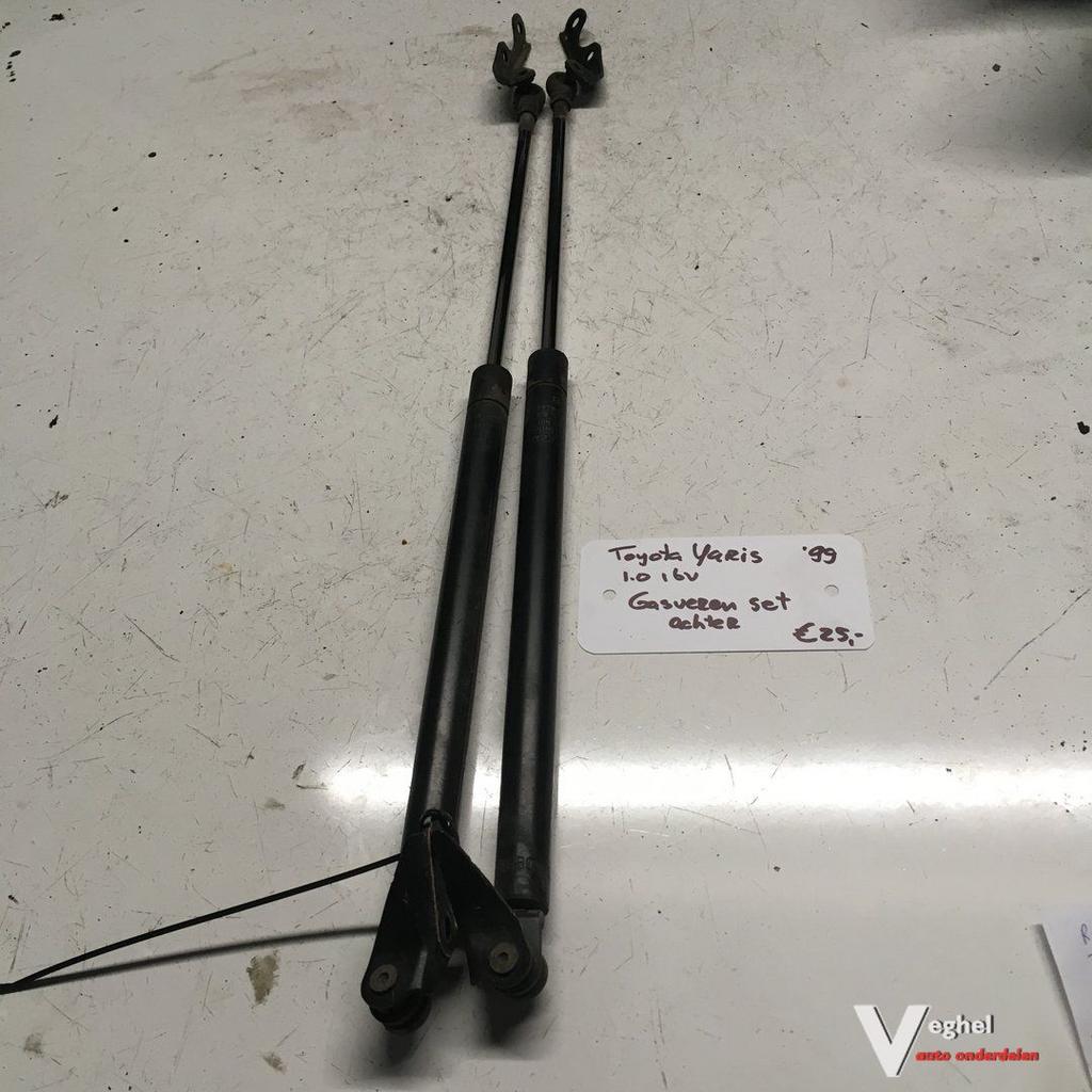 Toyota Yaris 1.0 16v 1999 2500189  Gasveren set achter