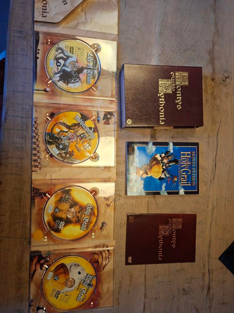 Monty Python's Enzyklo: Mooie collectie in nieuwstaat!, Vanaf 16 jaar, Ophalen of Verzenden, Zo goed als nieuw, Boxset