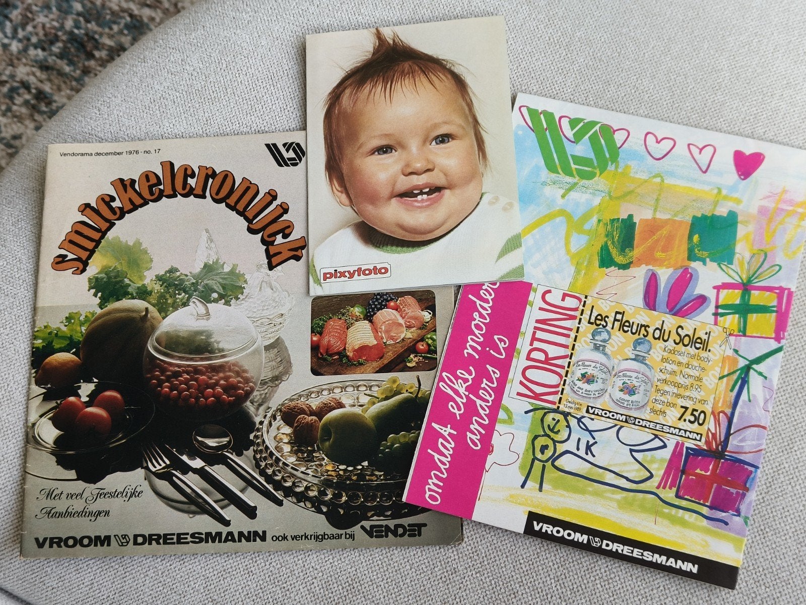 KAVEL VROOM & DREESMAN FOLDERS, 3 X, Ophalen of Verzenden, Gelezen