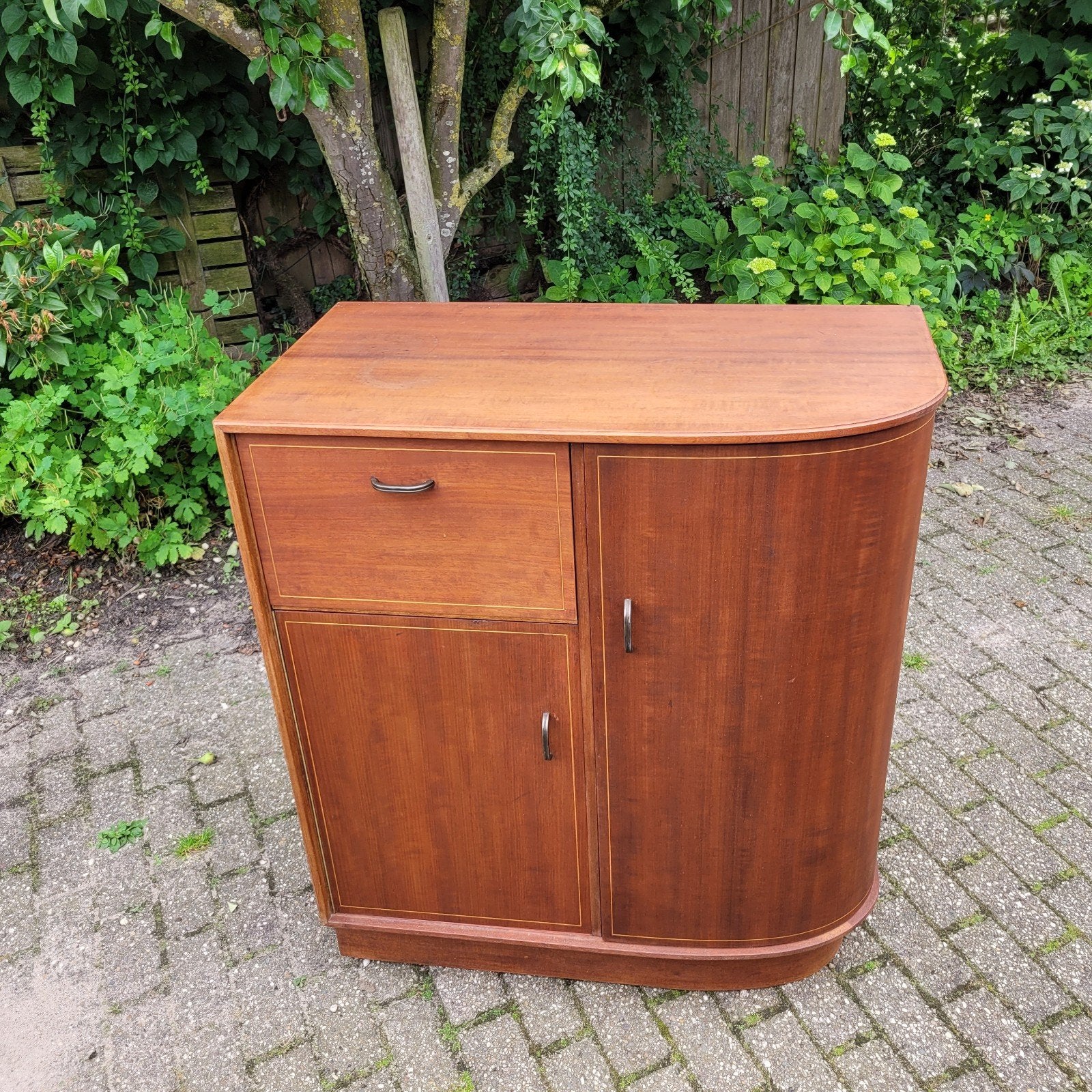 Vintage oude kast kastje met een ronde deur hoog 101 cm., Antiek en Kunst, Antiek | Meubels | Kasten, Ophalen
