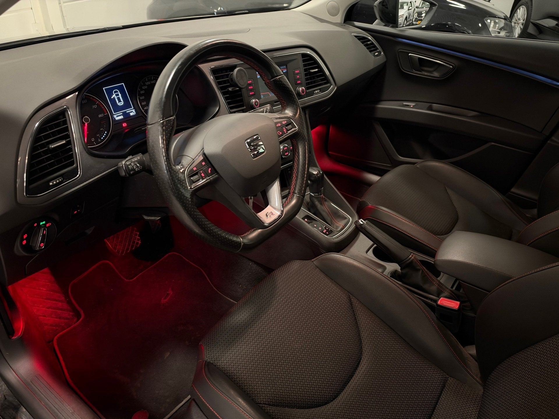 Seat Leon 1.8 TSI FR Automaat Airco Cruise Leder/Stof 18Inch, Auto's, 1227 kg, Gebruikt, 4 cilinders, Leder en Stof