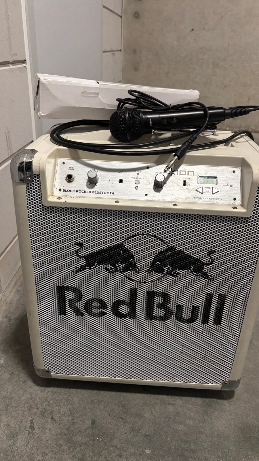 Red Bull ION Block Rocker Bluetooth Draagbare Speaker, Gebruikt, Draagbare speaker, Bluetooth, Minder dan 60 watt