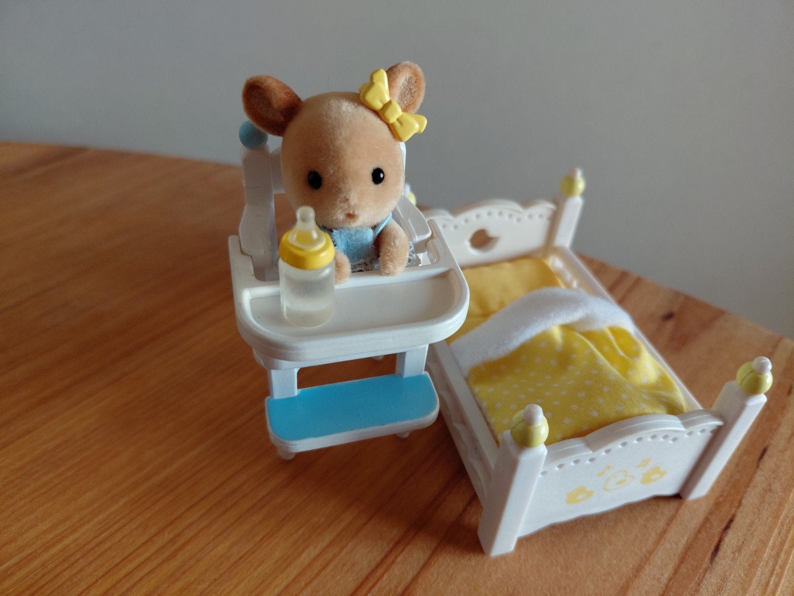 Sylvanian Families babyhert/bed/kinderstoel/babykamer, Ophalen of Verzenden, Gebruikt, Poppenhuis