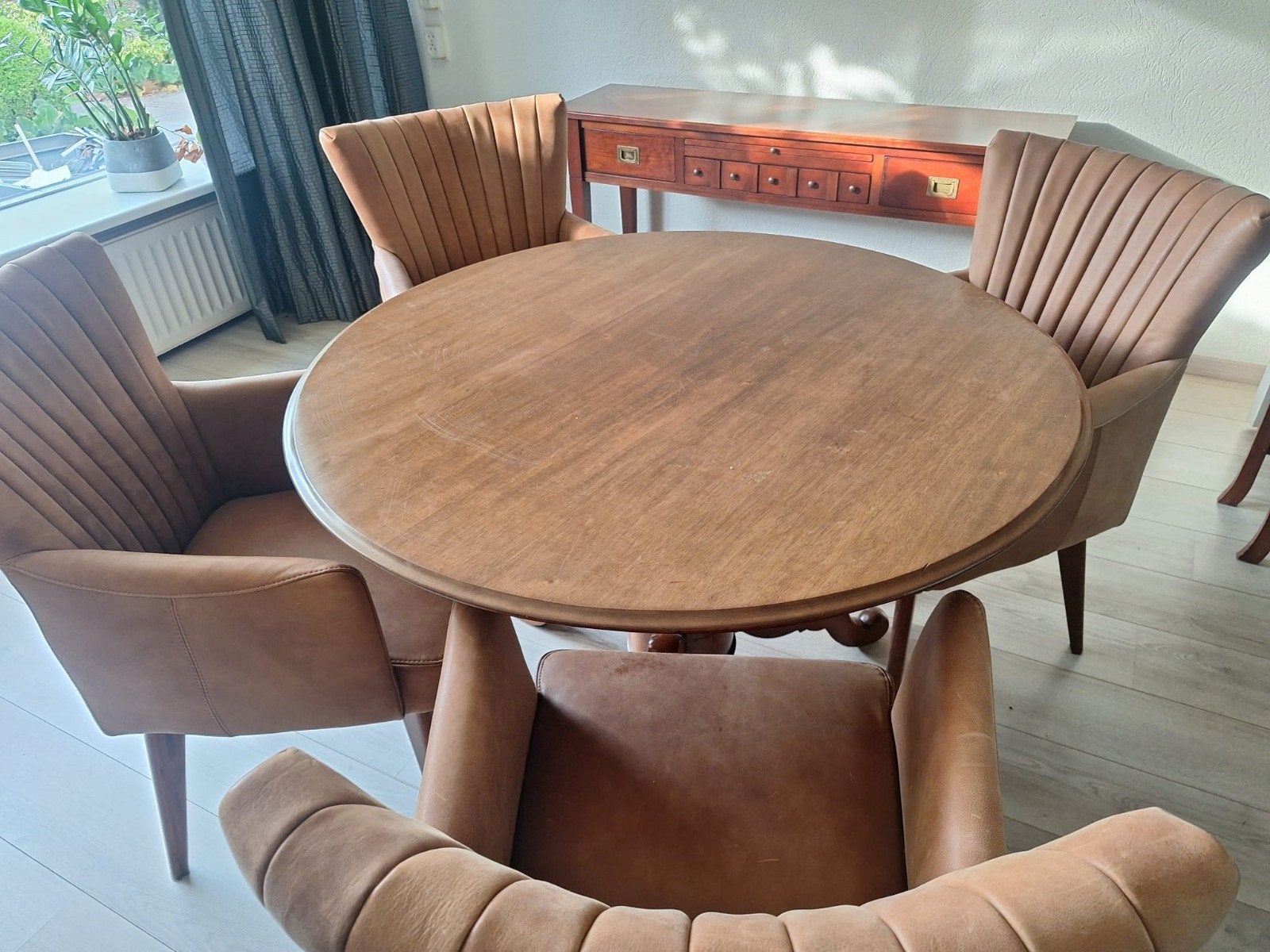 Prachtige tafel met stoelen van leer zo goed als nieuw., Ophalen of Verzenden