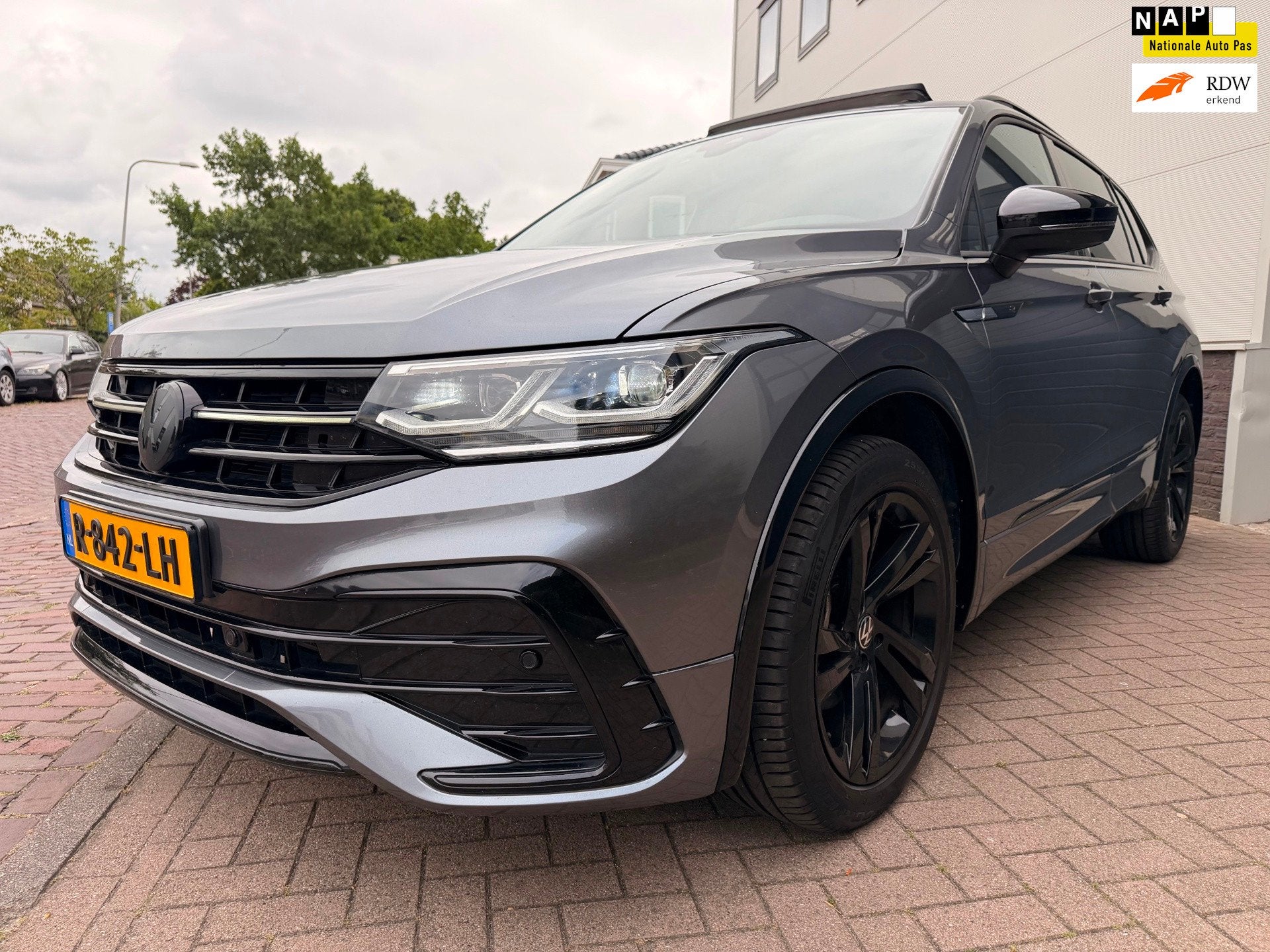 Volkswagen Tiguan Allspace 1.5 TSI R-Line Business+ 7p/Pano/, Auto's, Volkswagen, Euro 6, 4 cilinders, 150 pk, 7 stoelen