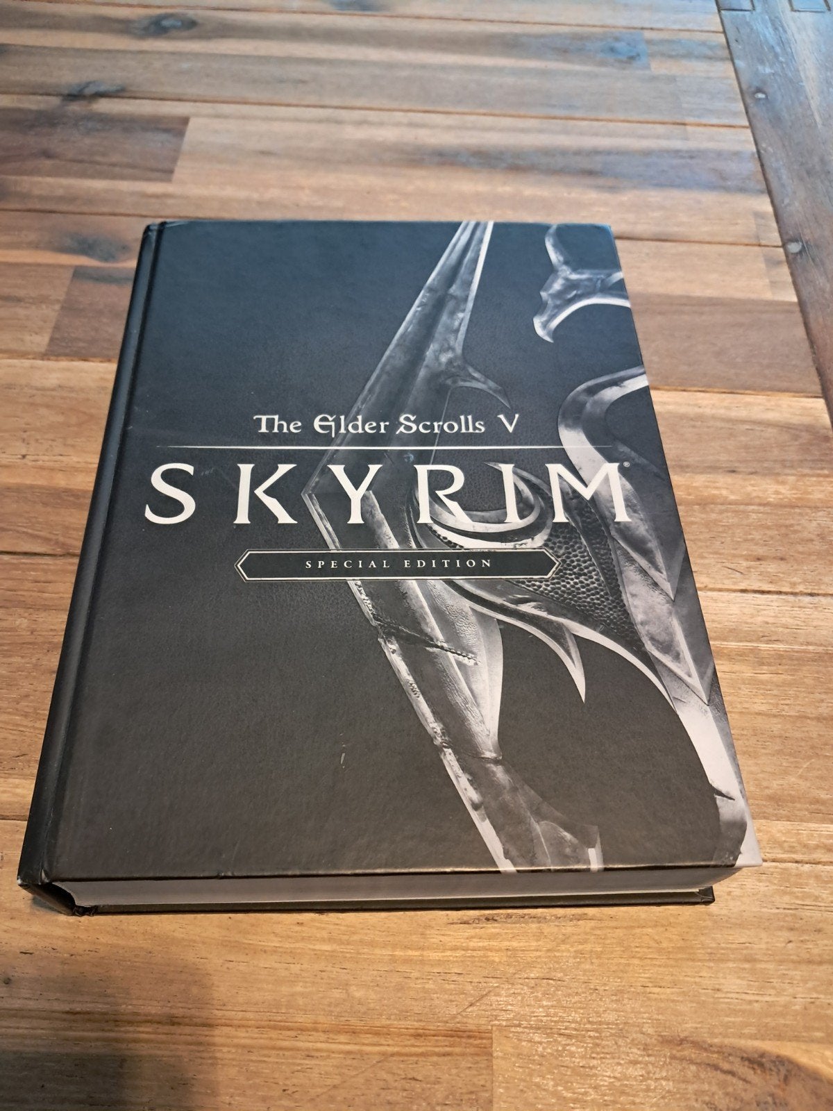 Elder Scrolls V: Skyrim Special Edition: Collector's guide.., Spelcomputers en Games, Games | Overige, Ophalen of Verzenden