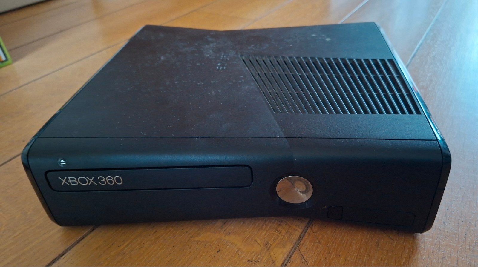 Xbox 360 S met Kinect, 3 controllers en 30+ games, Spelcomputers en Games, Spelcomputers | Xbox 360, Gebruikt, 250 GB, 360 S, Met 3 controllers of meer