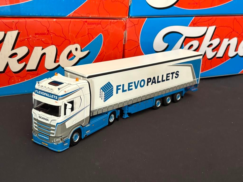 Wsi Flevopallets, Hobby en Vrije tijd, Modelauto's | 1:50, Ophalen of Verzenden, Zo goed als nieuw, Bus of Vrachtwagen, Wsi