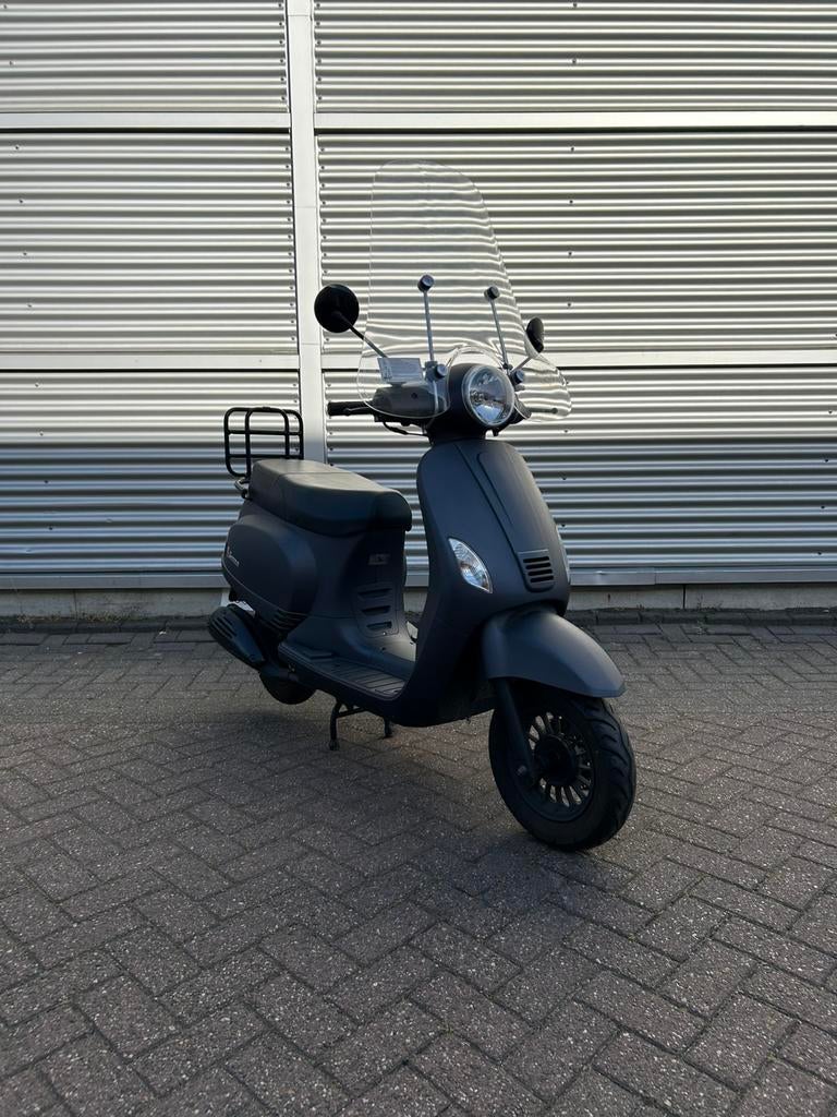 Senzo Riva 2016, 2100 km, zeer net!, Senzo riva, Senzo, Zo goed als nieuw, Benzine
