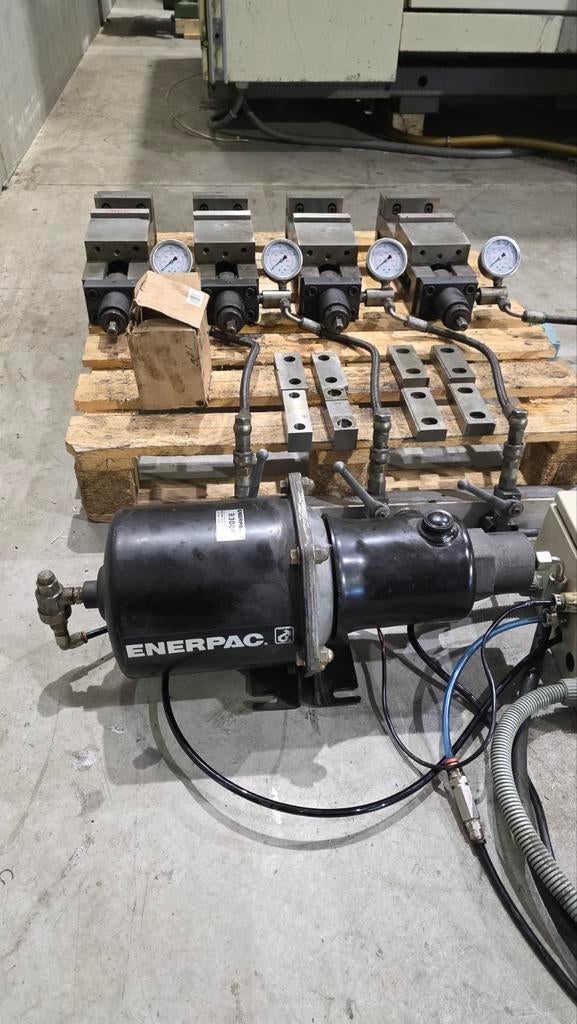 4 x Hydraulische Machineklem met Enerpac Aggregaat, Ophalen, Gebruikt, Elektrisch, Overige soorten