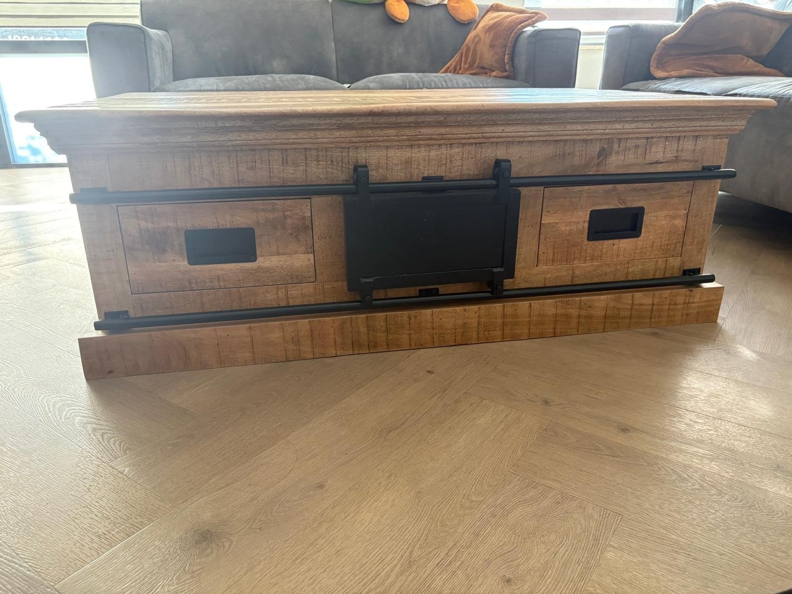 Robuuste salontafel van mangohout met schuifdeuren, Huis en Inrichting, Tafels | Salontafels, Zo goed als nieuw, 5 – 50, 50 tot 100 cm