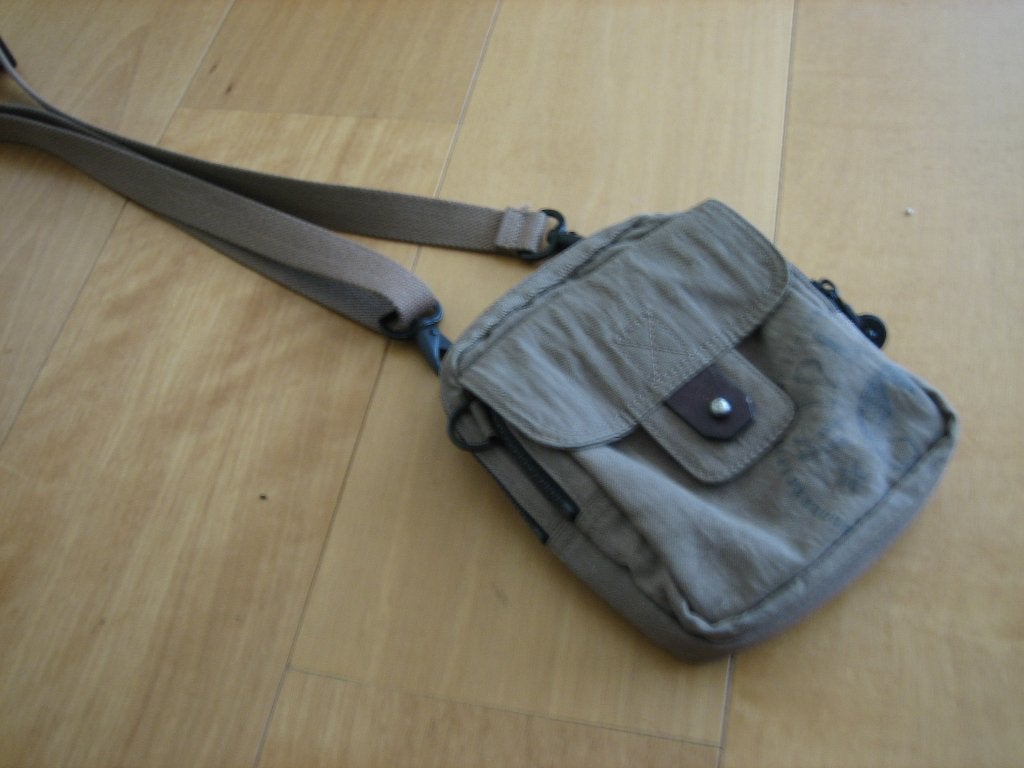 Handig op reis, donker beige schoudertasje KIPLING snazzeys, Ophalen of Verzenden, Nieuw, Beige, Schoudertasje