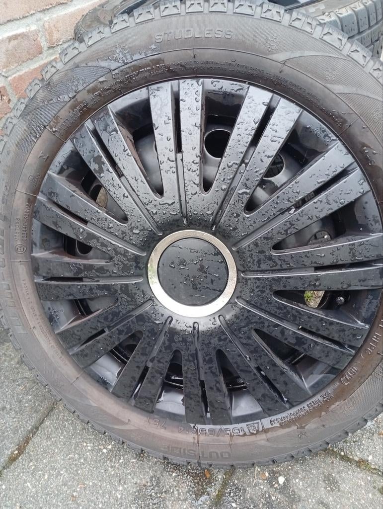 BANDEN met velgen en wieldoppen., Auto diversen, Wieldoppen, Ophalen of Verzenden, Gebruikt