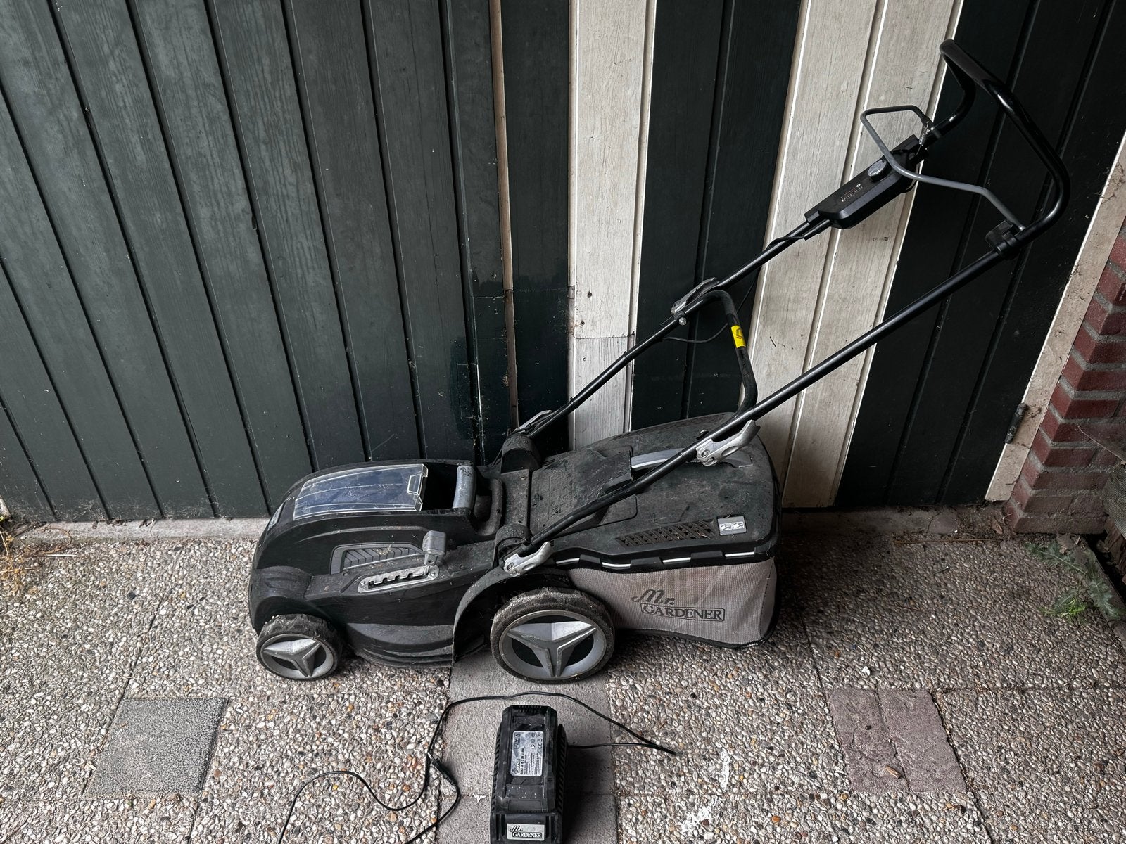 Mr. Gardener Accu Grasmaaier met Accu en Oplader, Ophalen, Cirkelmaaier, Gebruikt, Accu-grasmaaier
