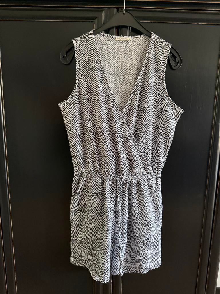 Playsuit wit zwart nieuw staat maat S, Kleding | Dames, Jumpsuits, Ophalen of Verzenden, Zo goed als nieuw, Maat 36 (S), Zwart