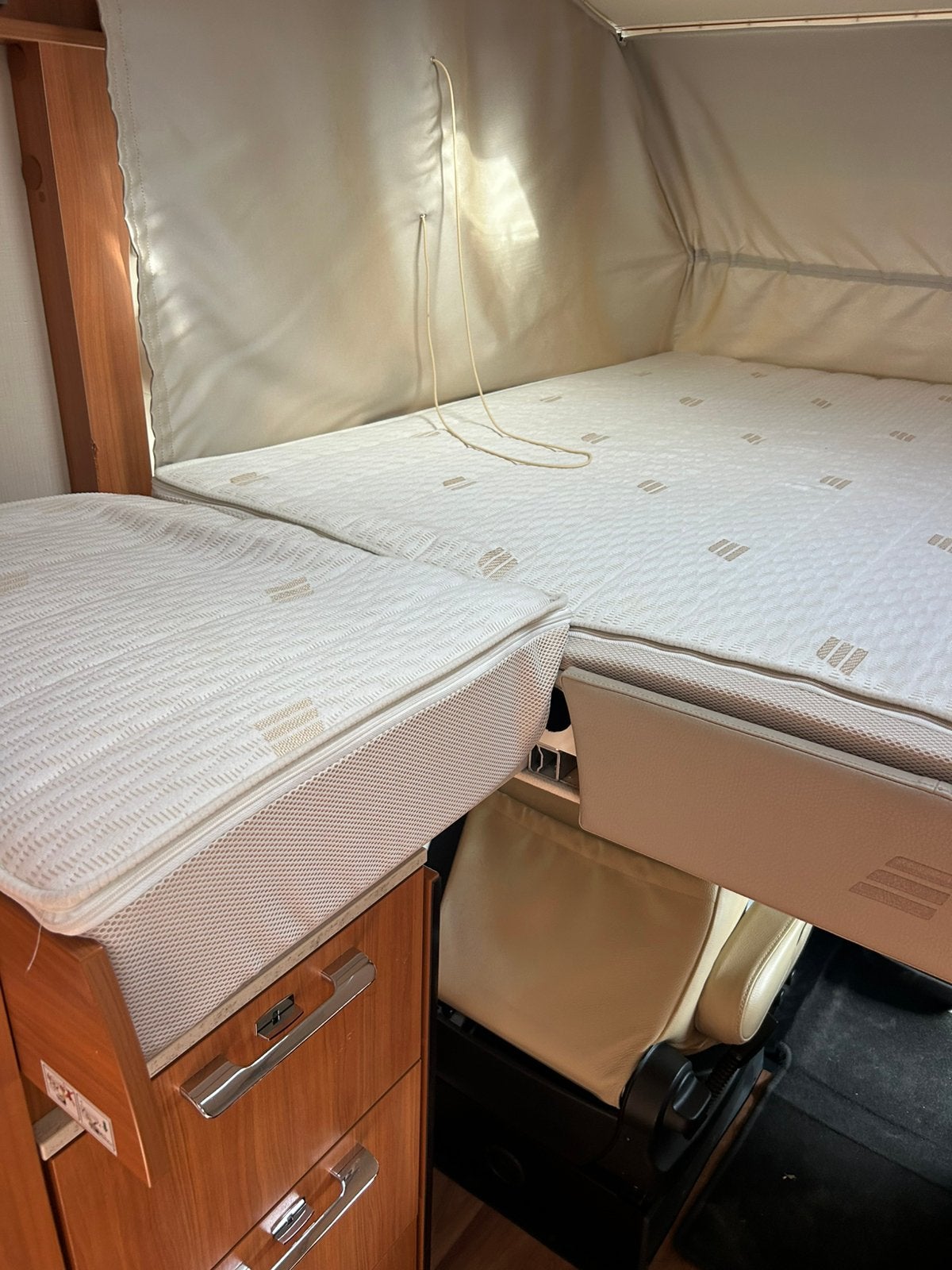 Foto 16 van Hymer B 534 DL Integr.Camper met autom.motor airco als nieuw