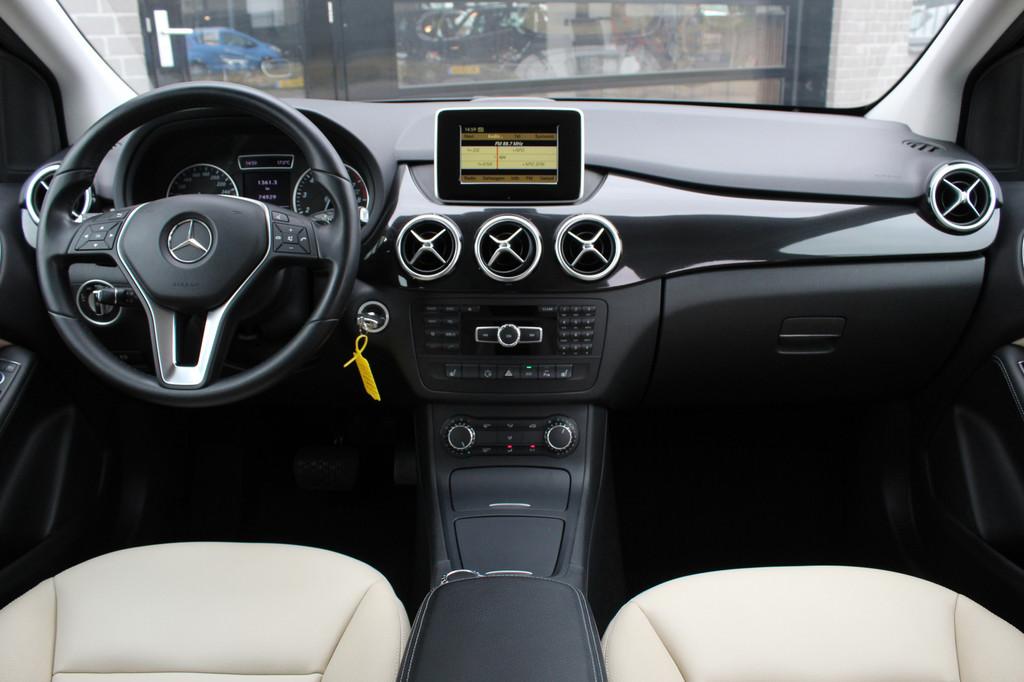 Mercedes-Benz B-Klasse 180 Ambition / Leer / Navigatie / N.A, Auto's, Euro 5, 1325 kg, Gebruikt, 4 cilinders
