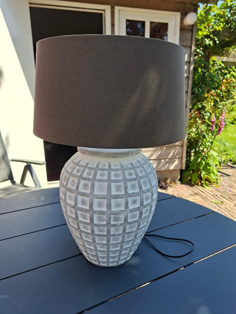 Dressoirlamp, grijs stenen voet, met grijsbruine kap, Ophalen, Zo goed als nieuw, Grijs, Rond