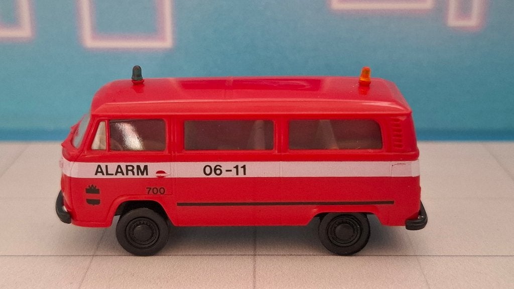 Brekina 1:87 Volkswagen T2b Kombi brandweer alarm 06-11, Ophalen of Verzenden, Gebruikt, Auto, Brekina